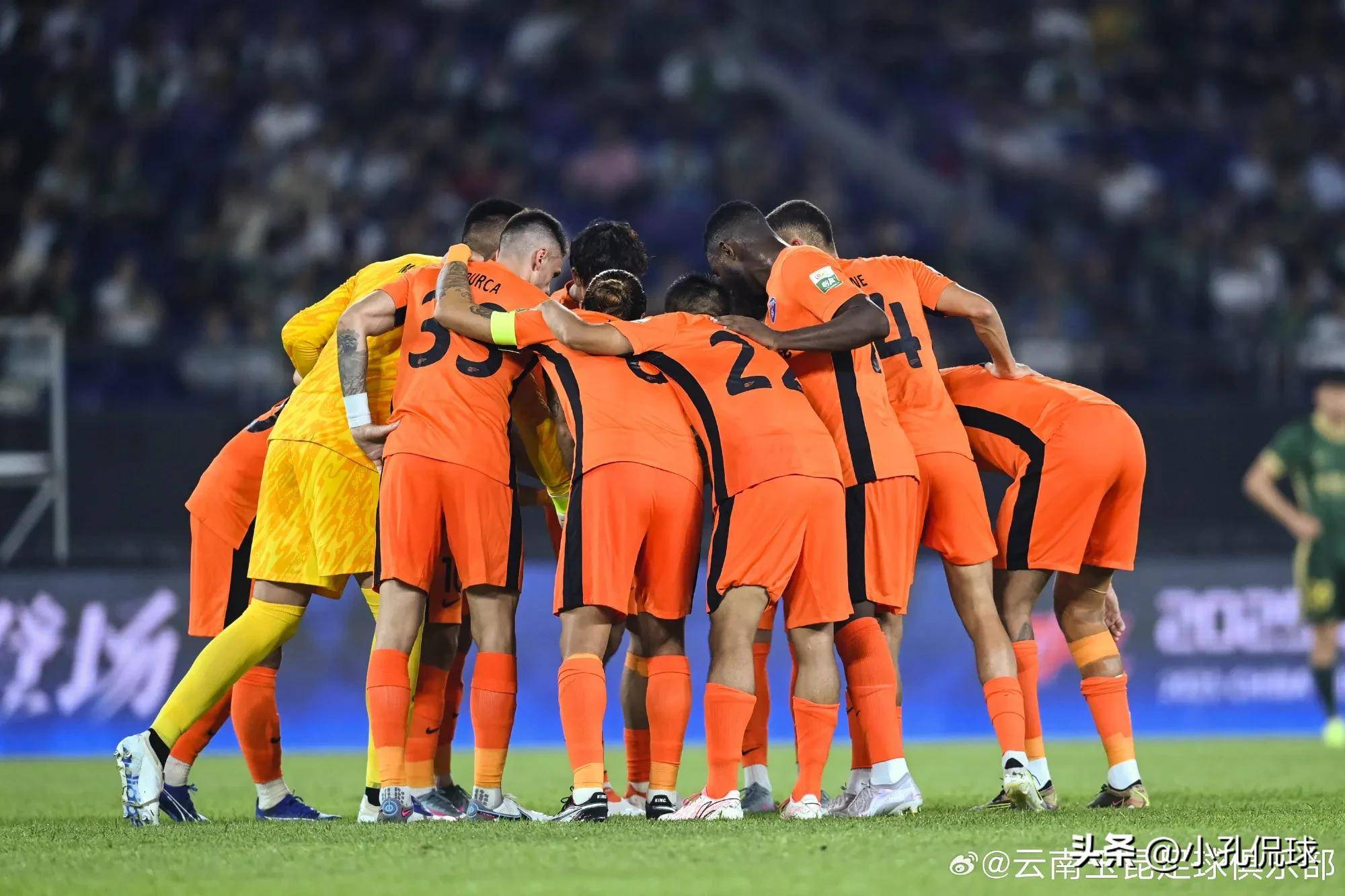 上海申花训练开放日，关键时刻豪取连胜引欢呼，德国杯在即，阵容厚度经受考验(上海申花今天新闻)